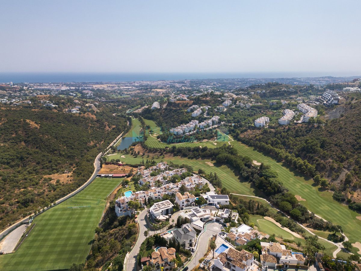 Plot for sale in Benahavis