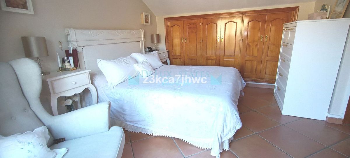 Town House for sale in Estepona