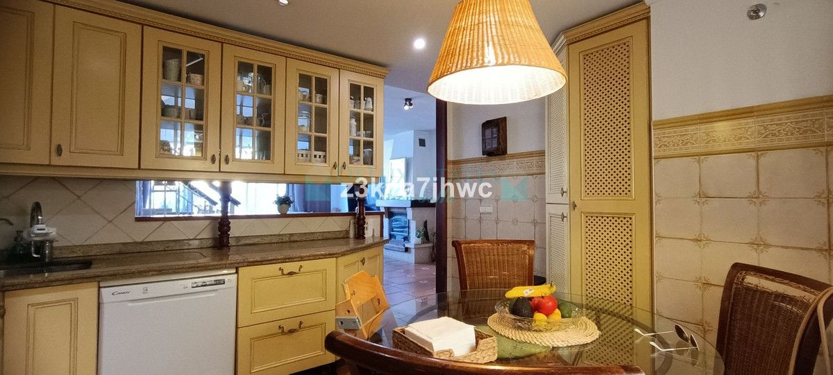 Town House for sale in Estepona