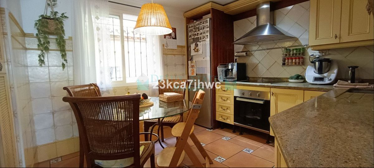 Town House for sale in Estepona