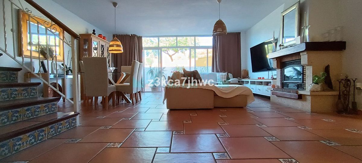 Town House for sale in Estepona