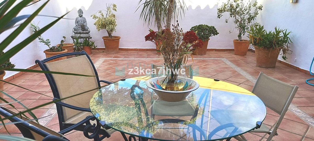 Town House for sale in Estepona