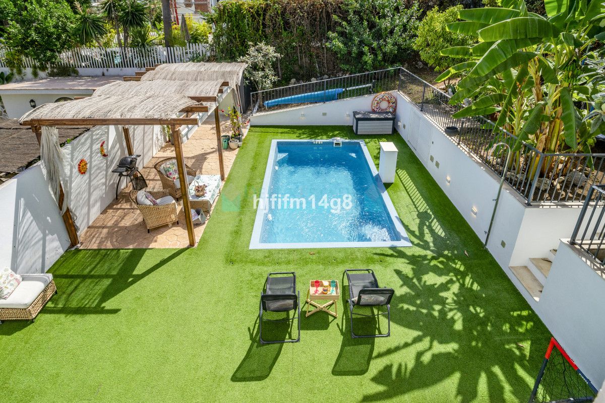 Villa for sale in La Campana, Nueva Andalucia