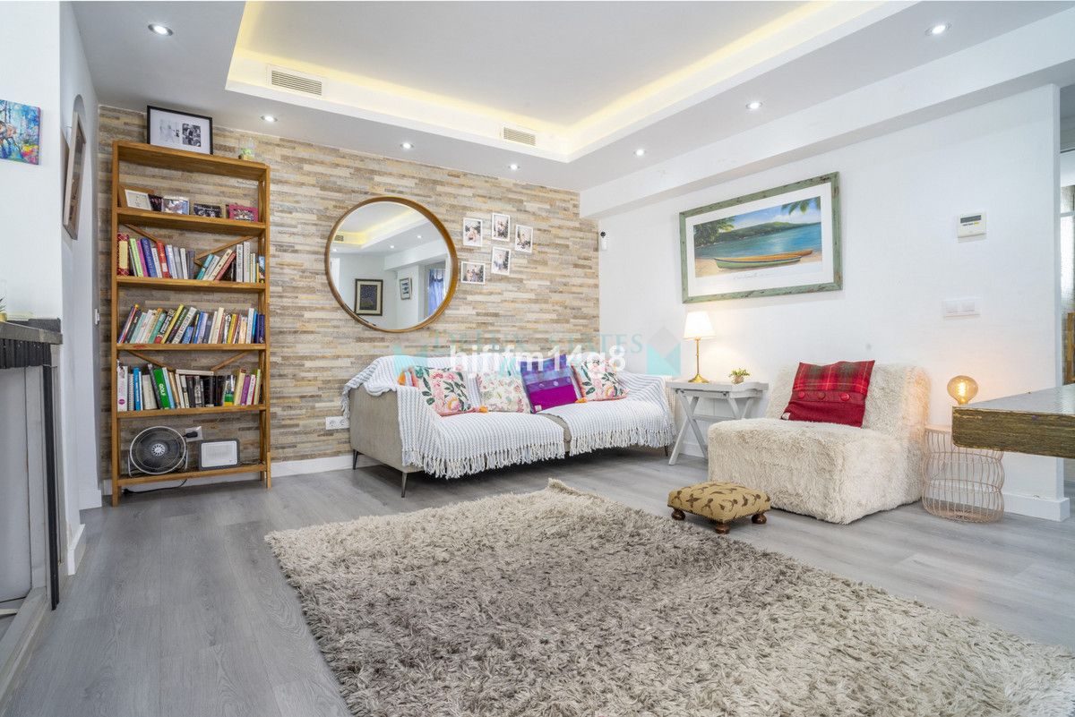 Villa for sale in La Campana, Nueva Andalucia