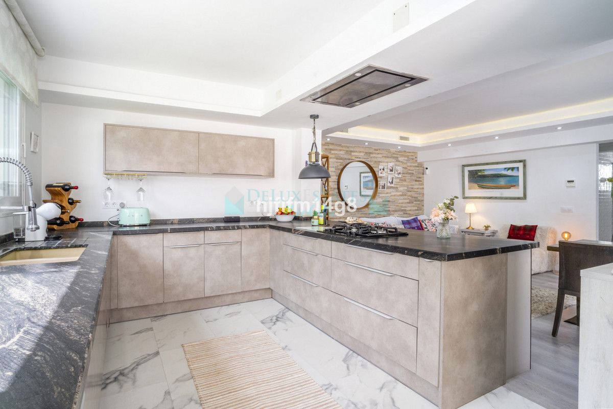 Villa for sale in La Campana, Nueva Andalucia