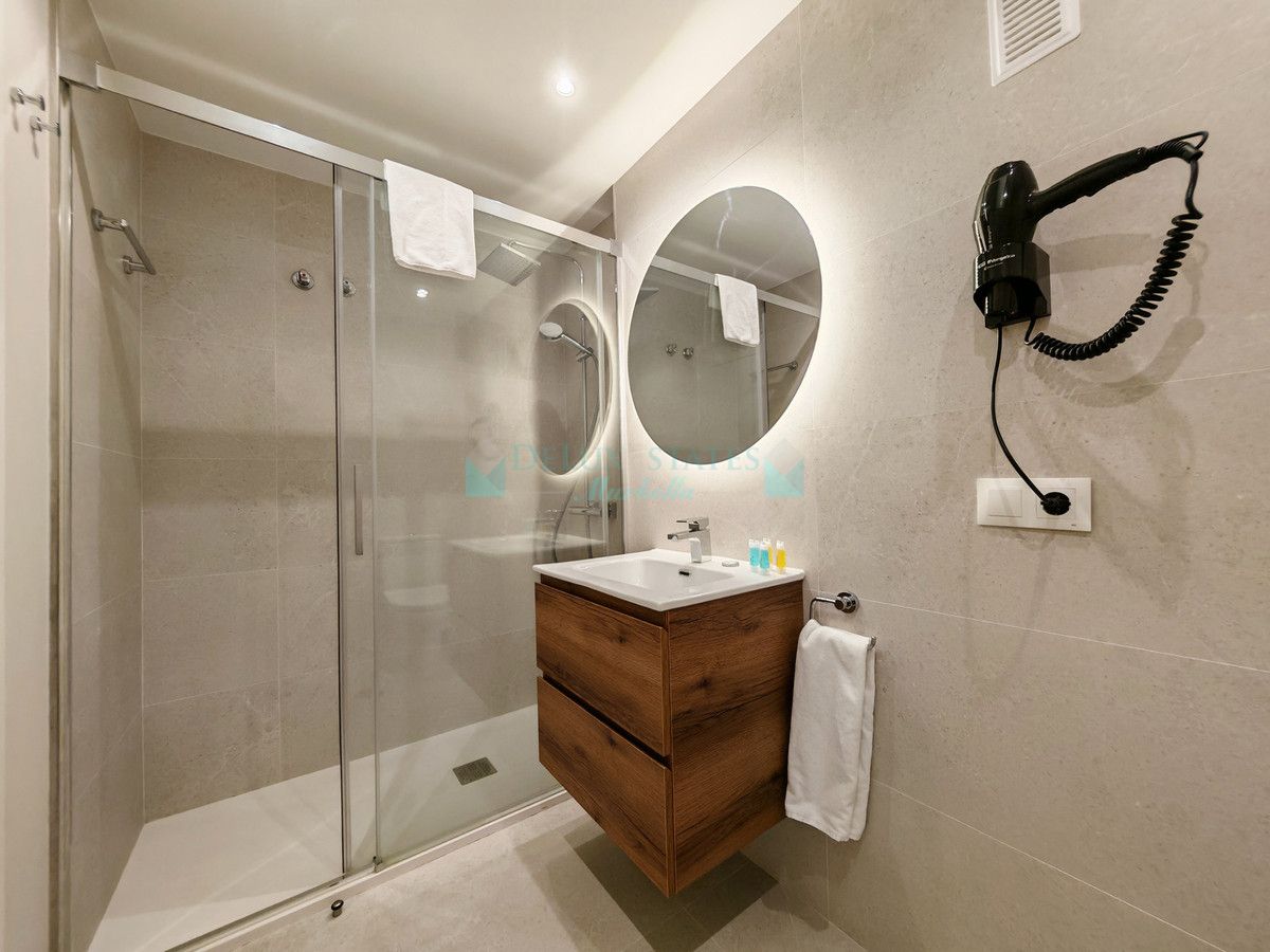 Apartment for sale in Benahavis