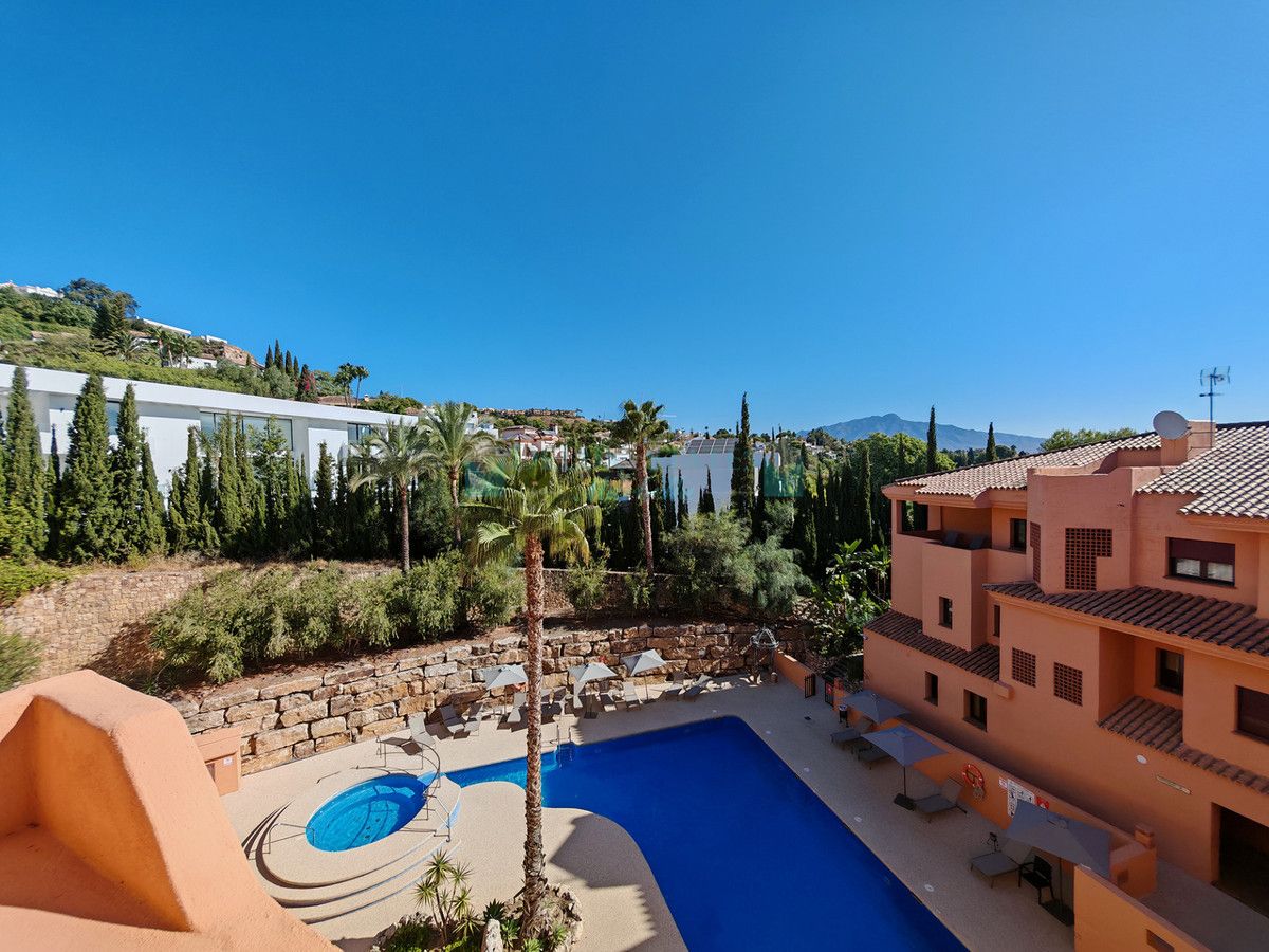 Apartment for sale in Benahavis