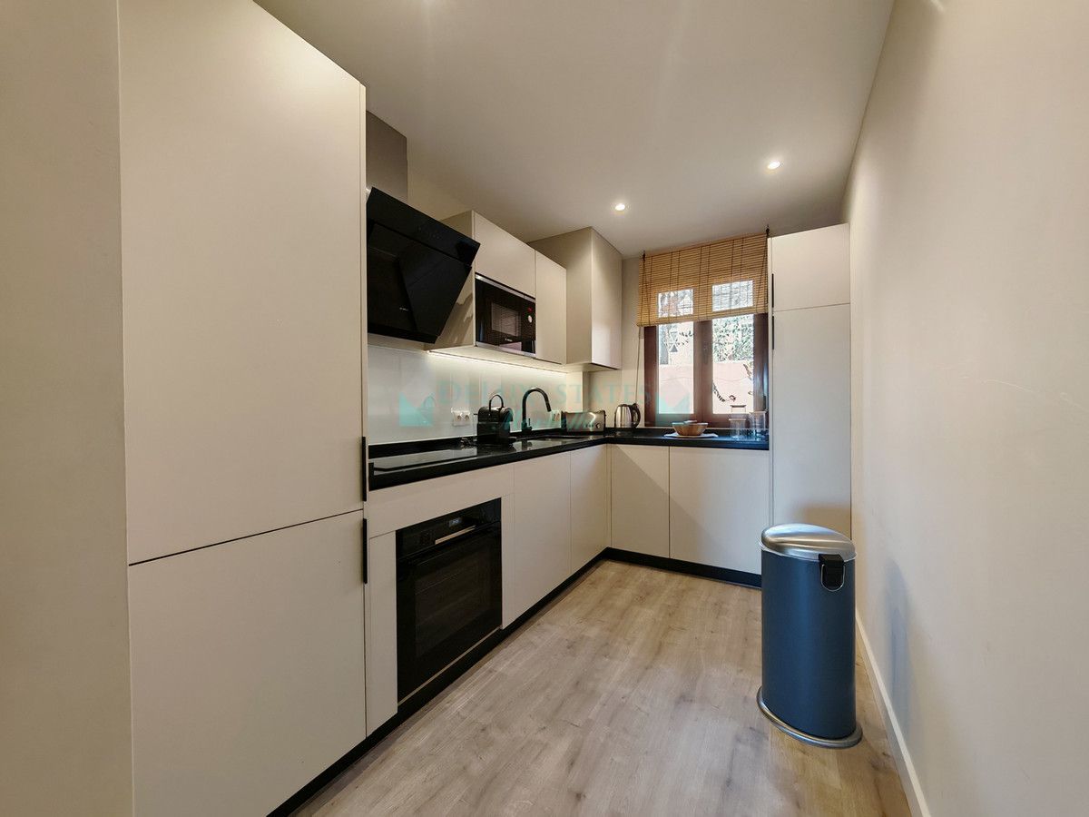 Apartment for sale in Benahavis