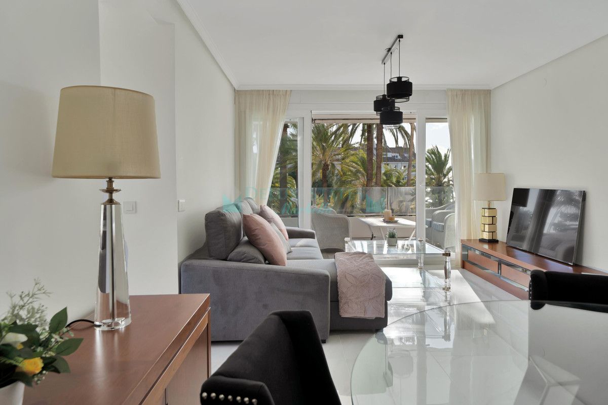 Apartment for rent in Rio Real, Marbella East