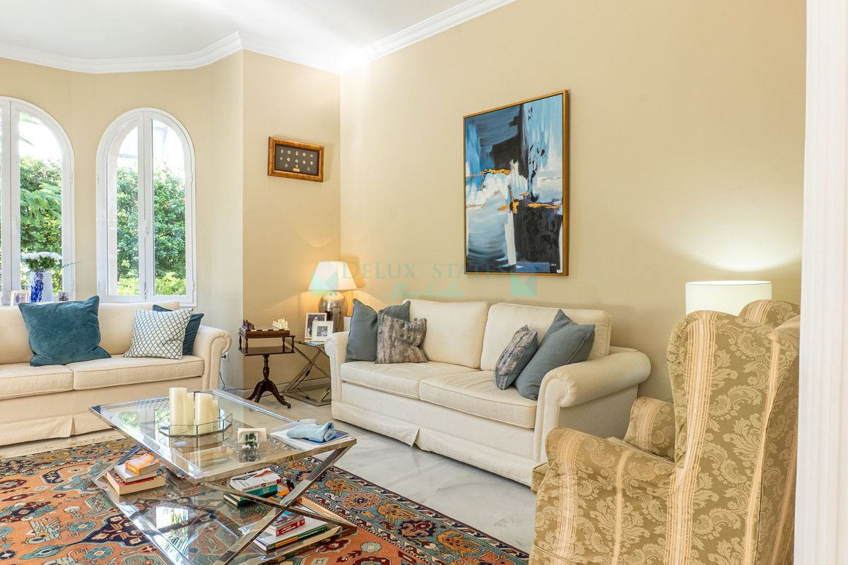 Villa for sale in New Golden Mile, Estepona