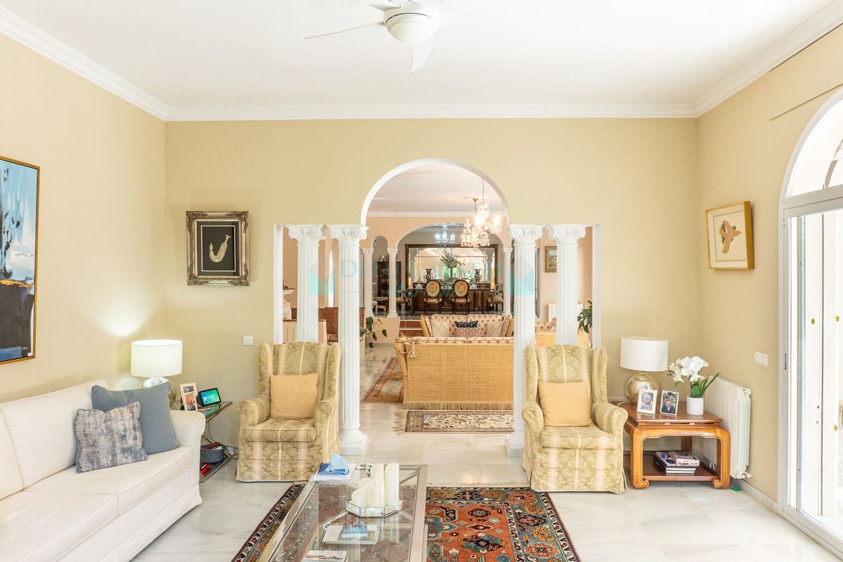 Villa for sale in New Golden Mile, Estepona