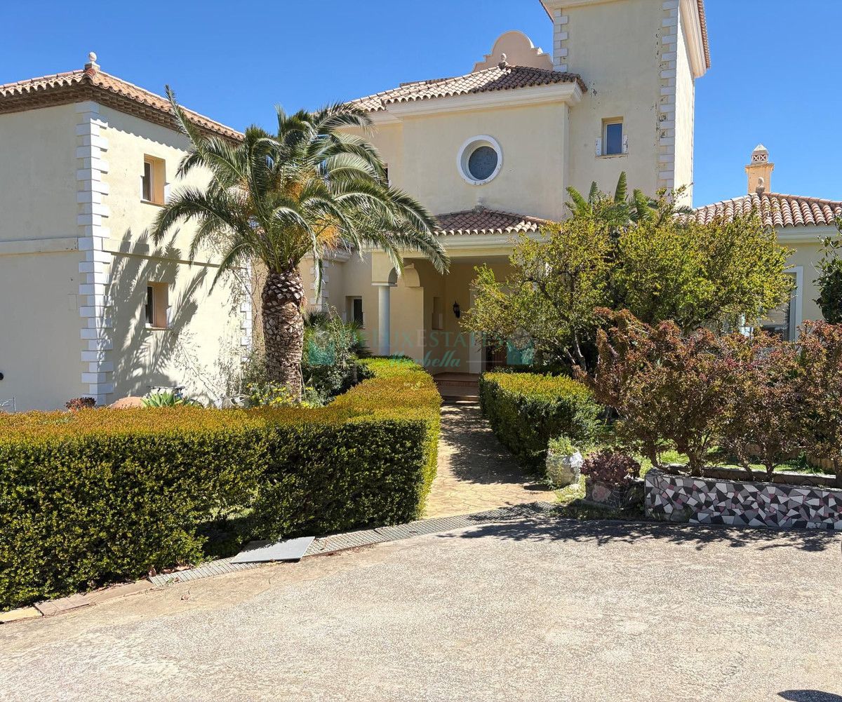 Finca for sale in Estepona