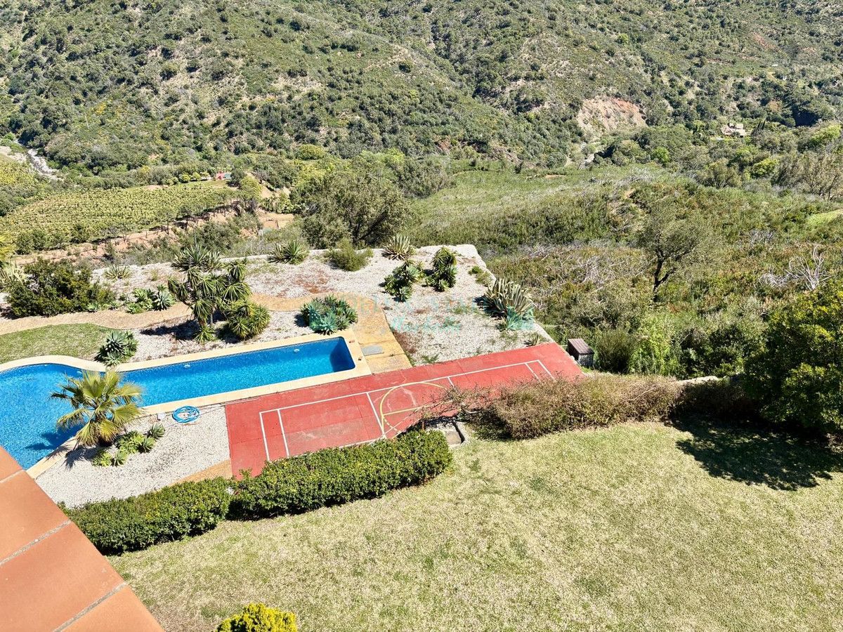 Finca for sale in Estepona