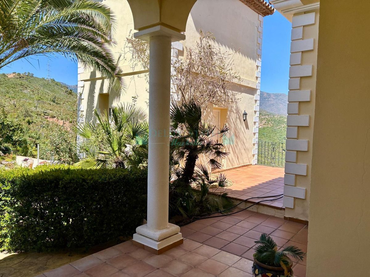 Finca for sale in Estepona