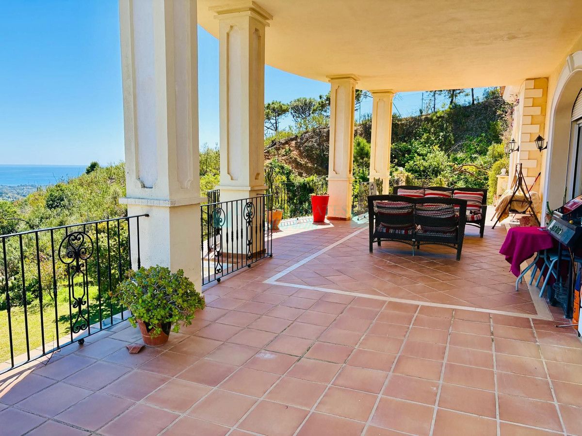 Finca for sale in Estepona