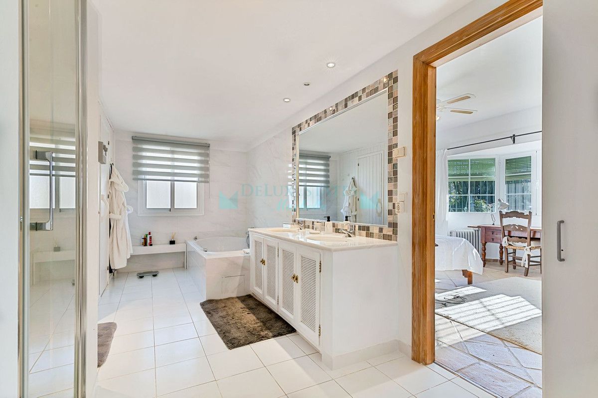 Villa en venta en Benahavis