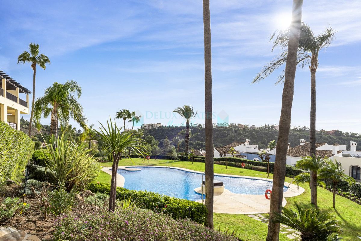 Apartment for sale in Benahavis