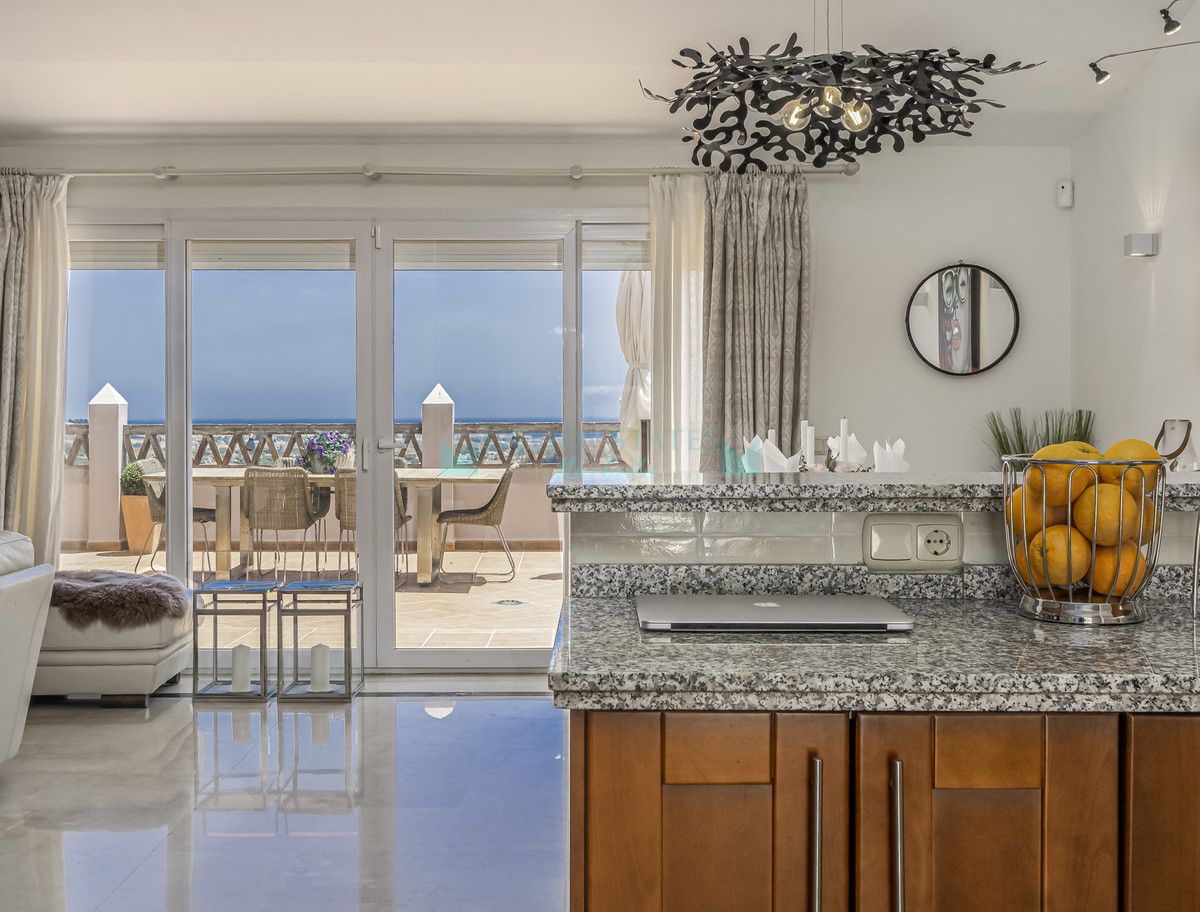 Penthouse for rent in Benahavis
