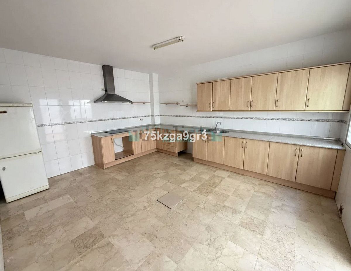 Town House for sale in Estepona