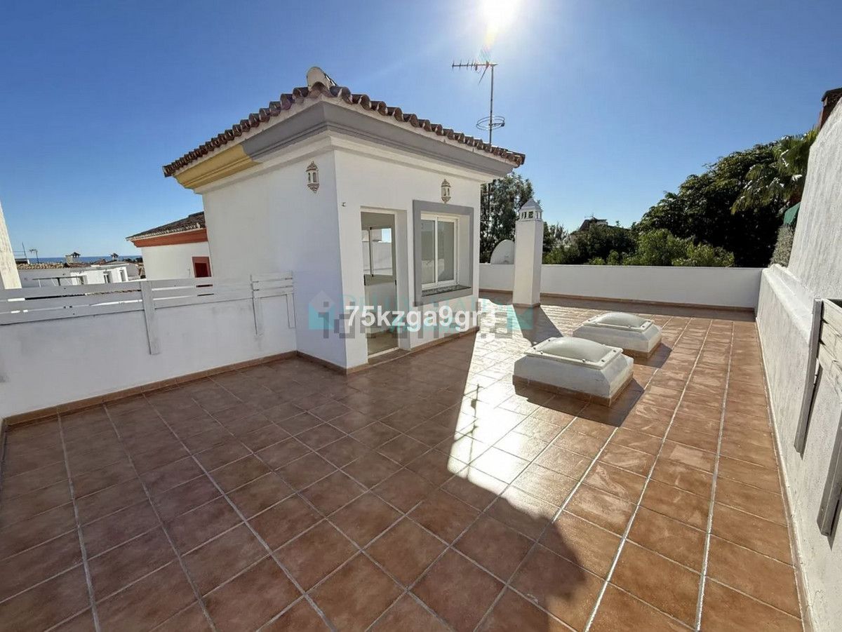 Town House for sale in Estepona