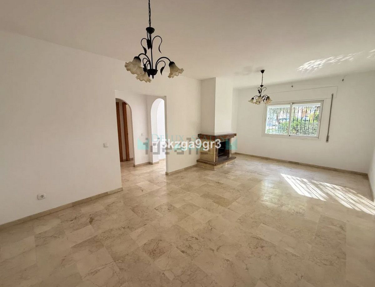 Town House for sale in Estepona