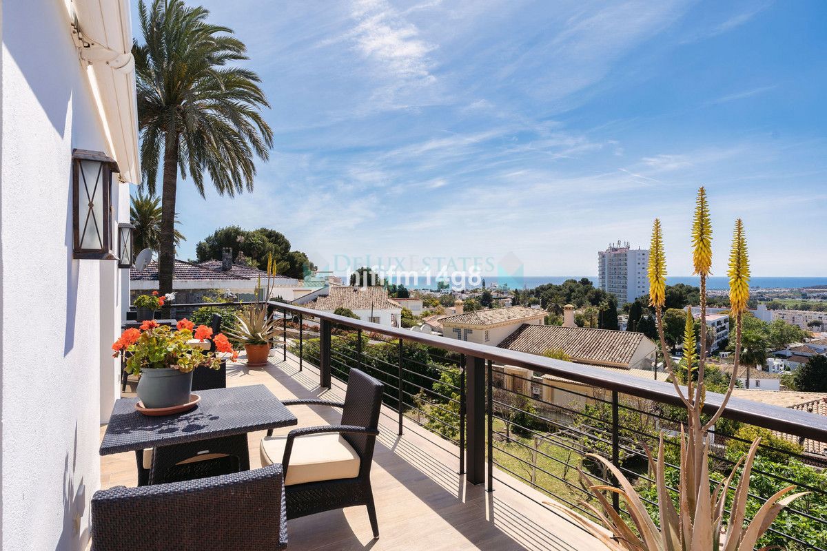 Villa for sale in Nueva Andalucia