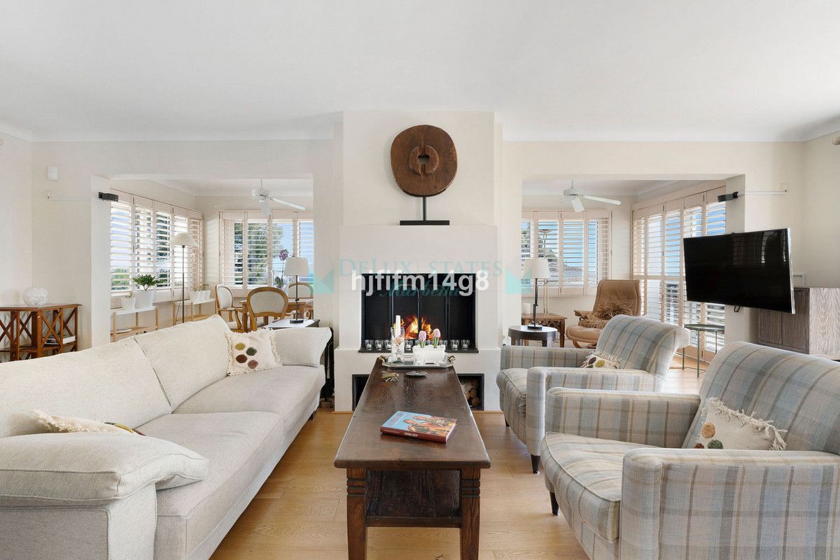 Villa for sale in Nueva Andalucia