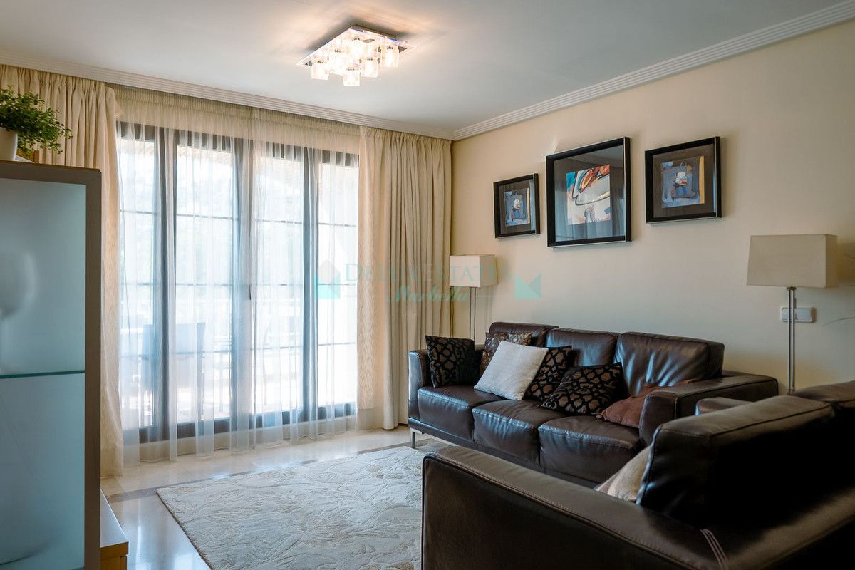 Apartment for sale in Los Arqueros, Benahavis