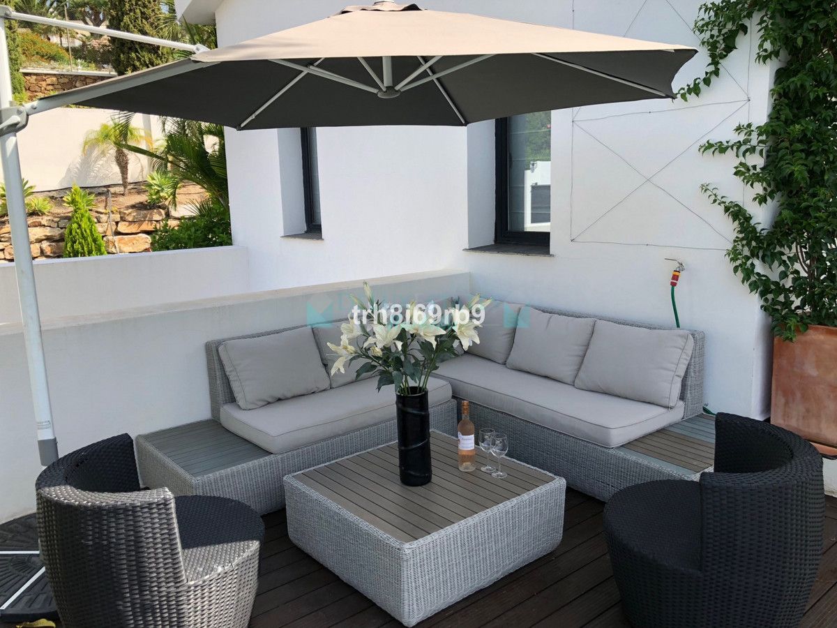 Villa for rent in Benahavis