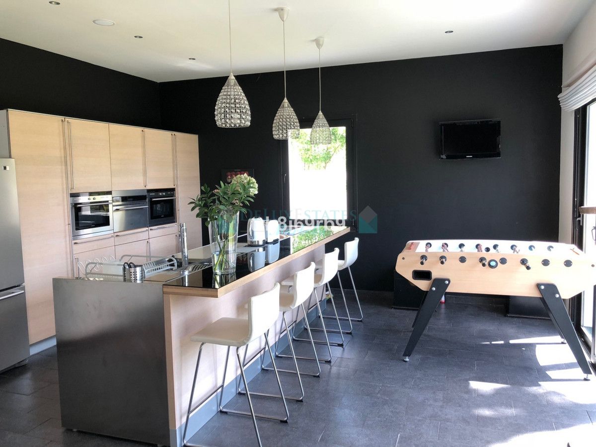 Villa for rent in Benahavis