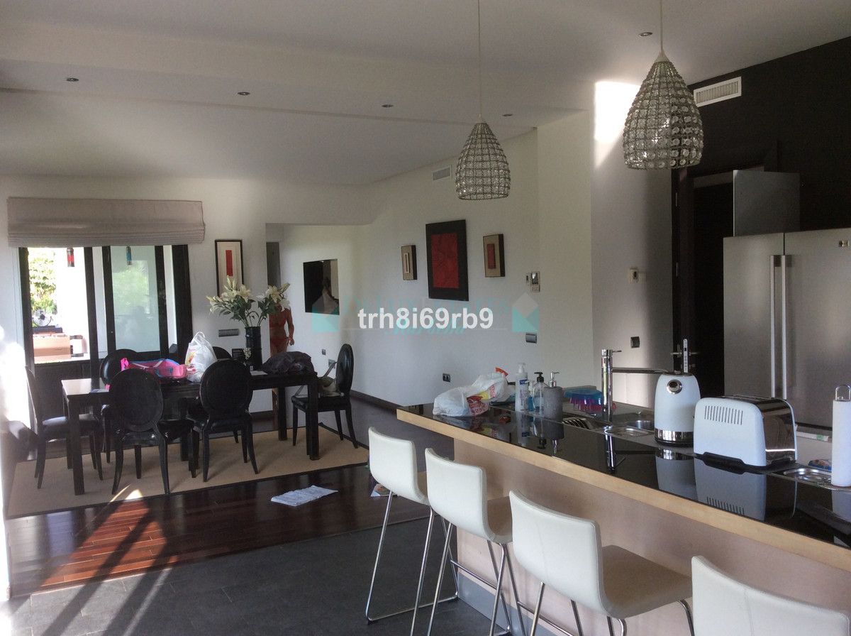 Villa for rent in Benahavis