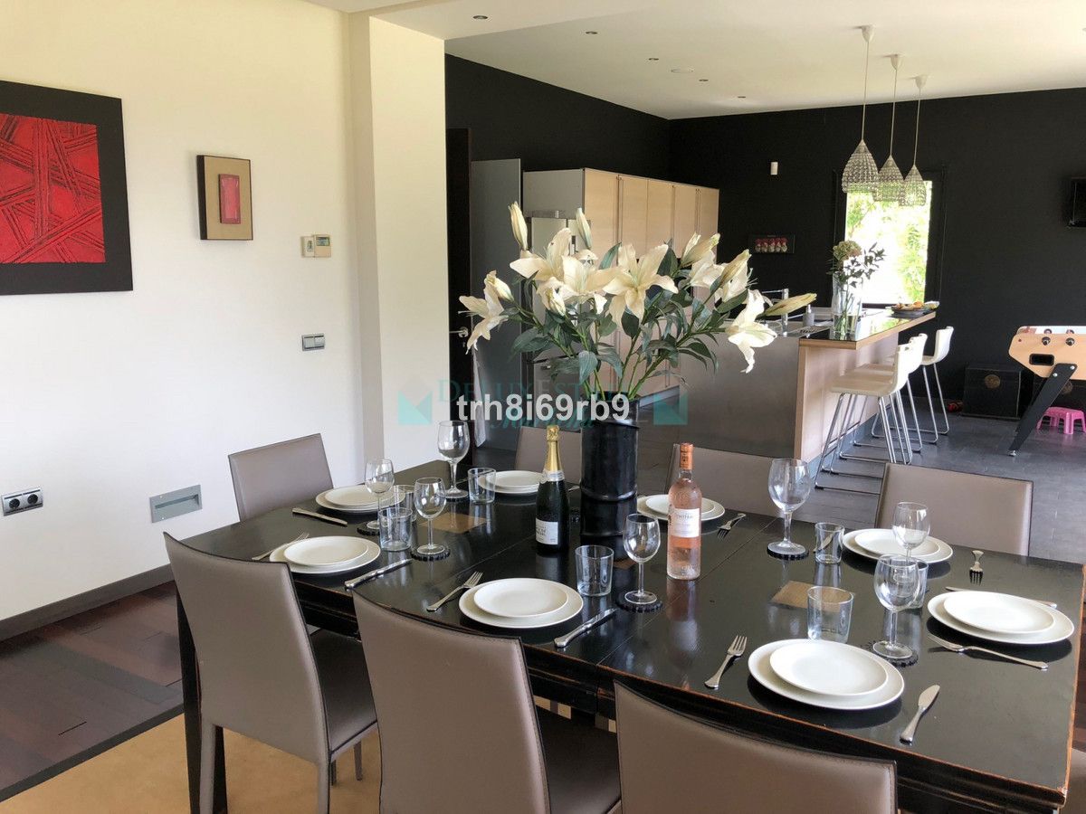 Villa for rent in Benahavis