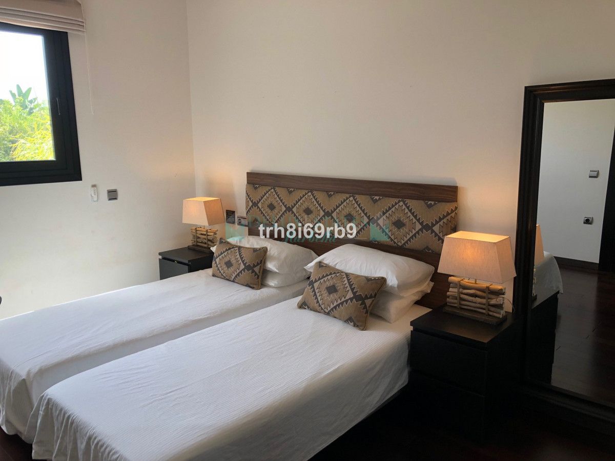 Villa for rent in Benahavis