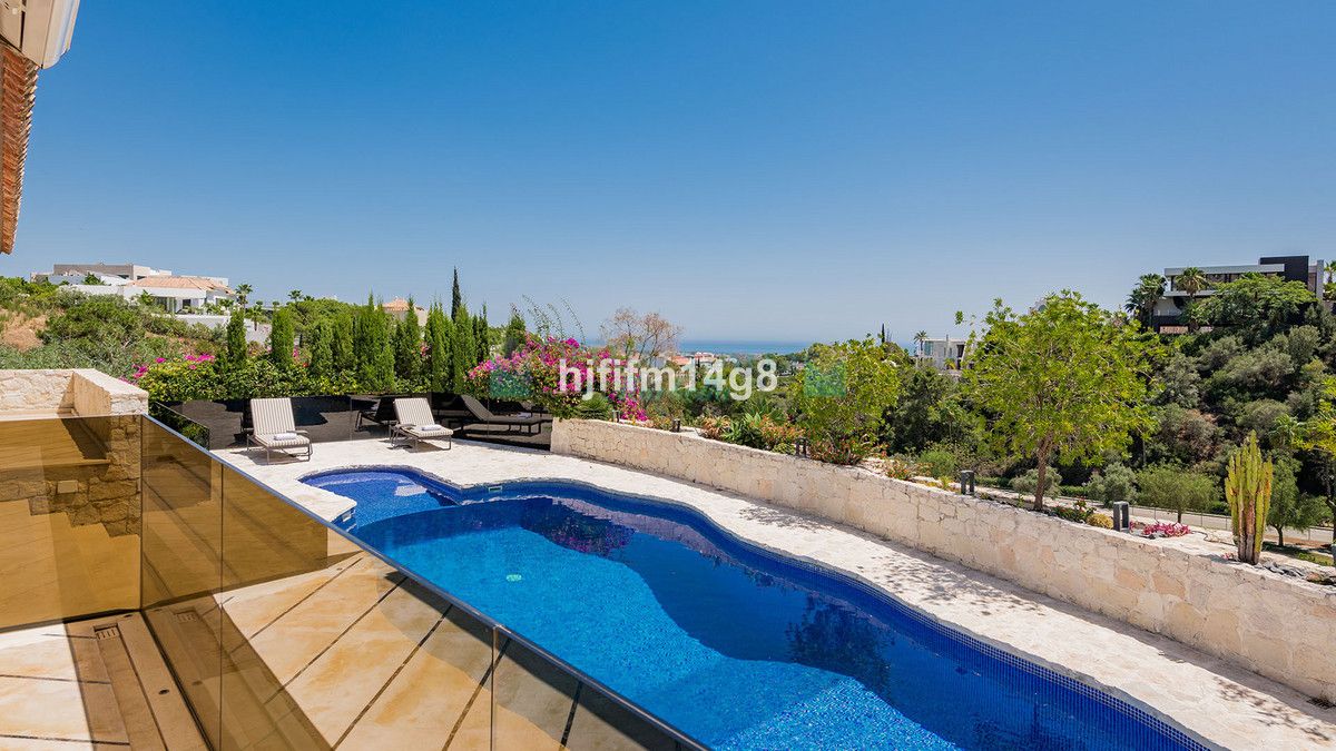 Villa for sale in La Quinta, Benahavis