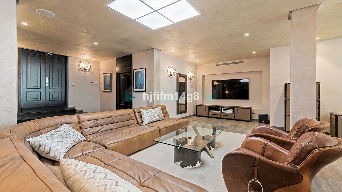 Villa for sale in La Quinta, Benahavis