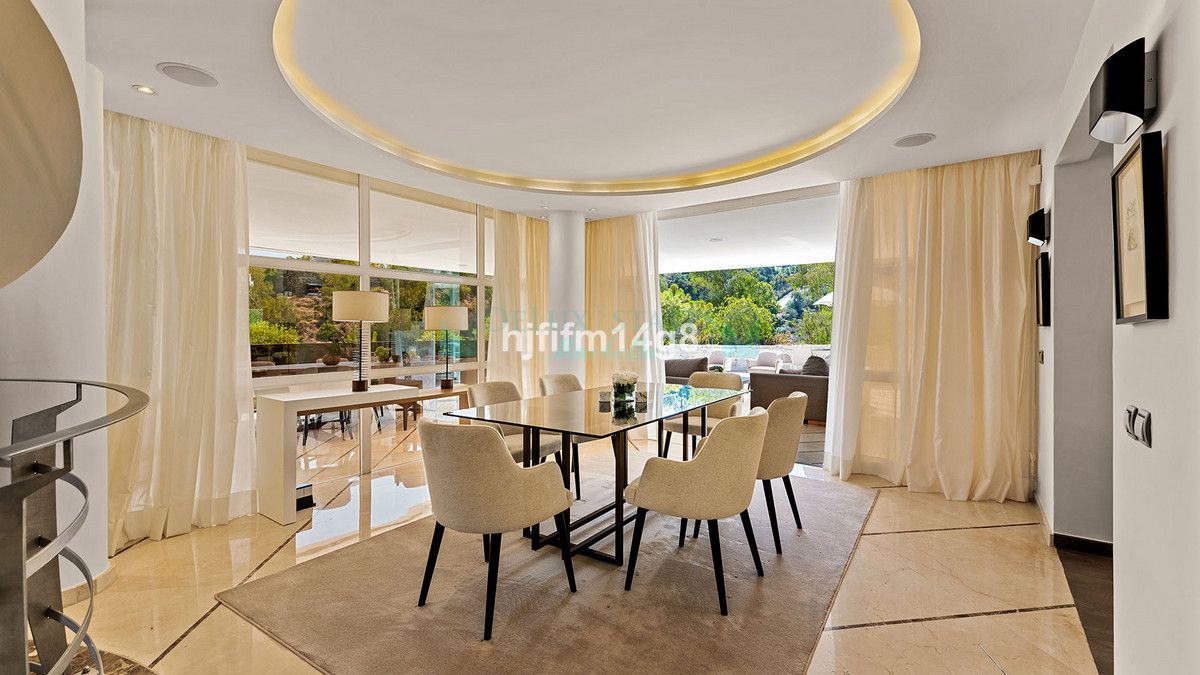 Villa for sale in La Quinta, Benahavis