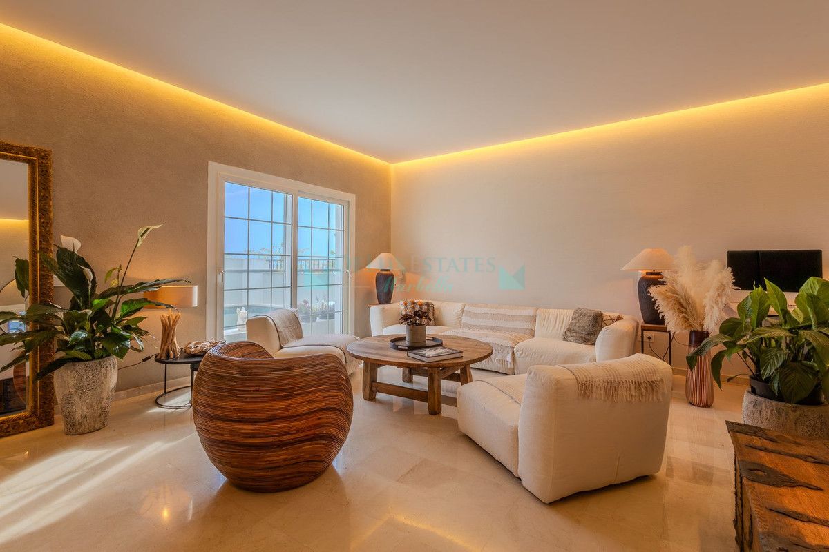 Town House for sale in Nueva Andalucia