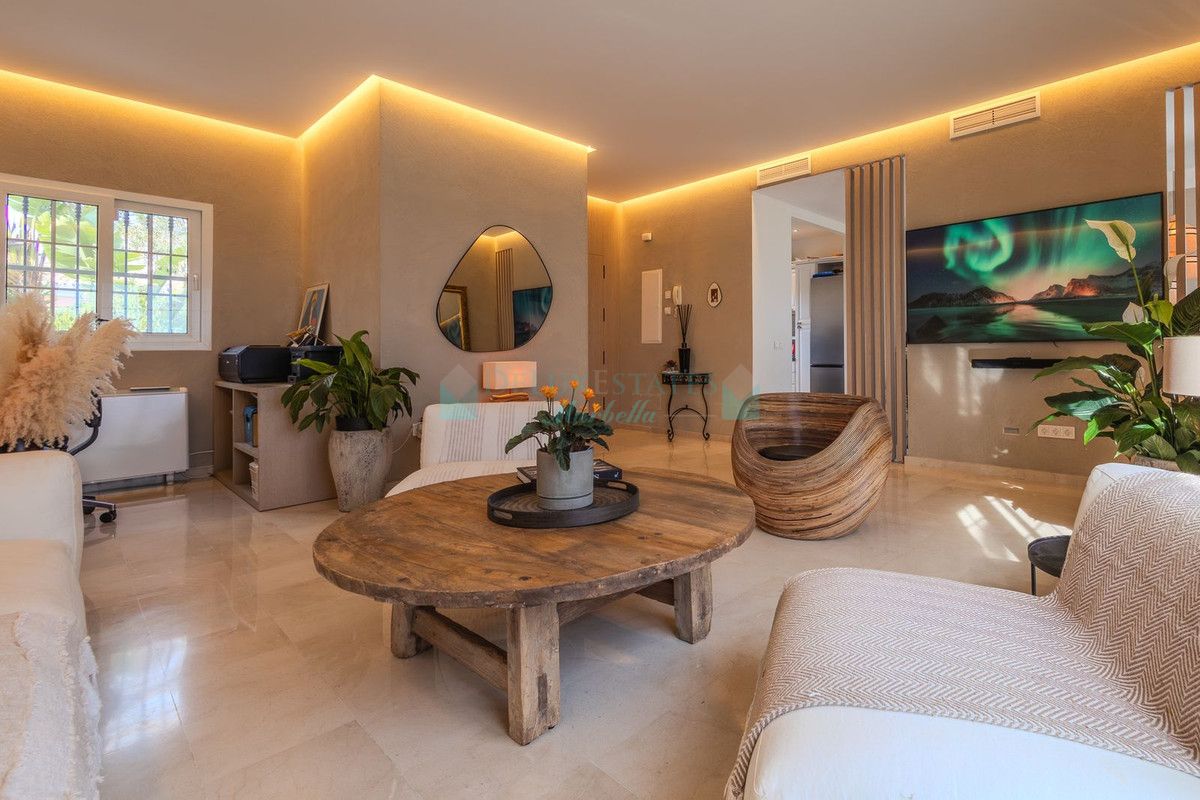 Town House for sale in Nueva Andalucia