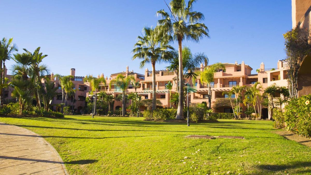 Penthouse for rent in New Golden Mile, Estepona