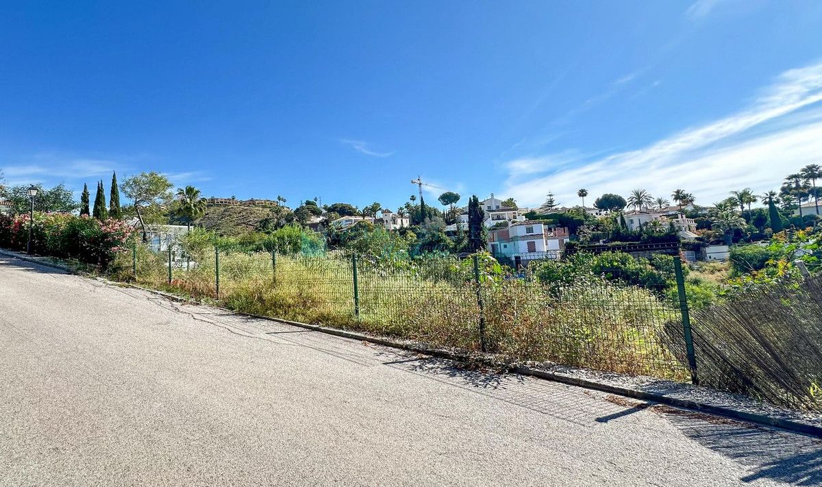 Residential Plot for sale in El Paraiso, Estepona
