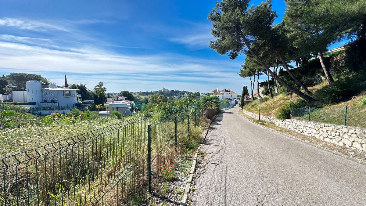 Residential Plot for sale in El Paraiso, Estepona