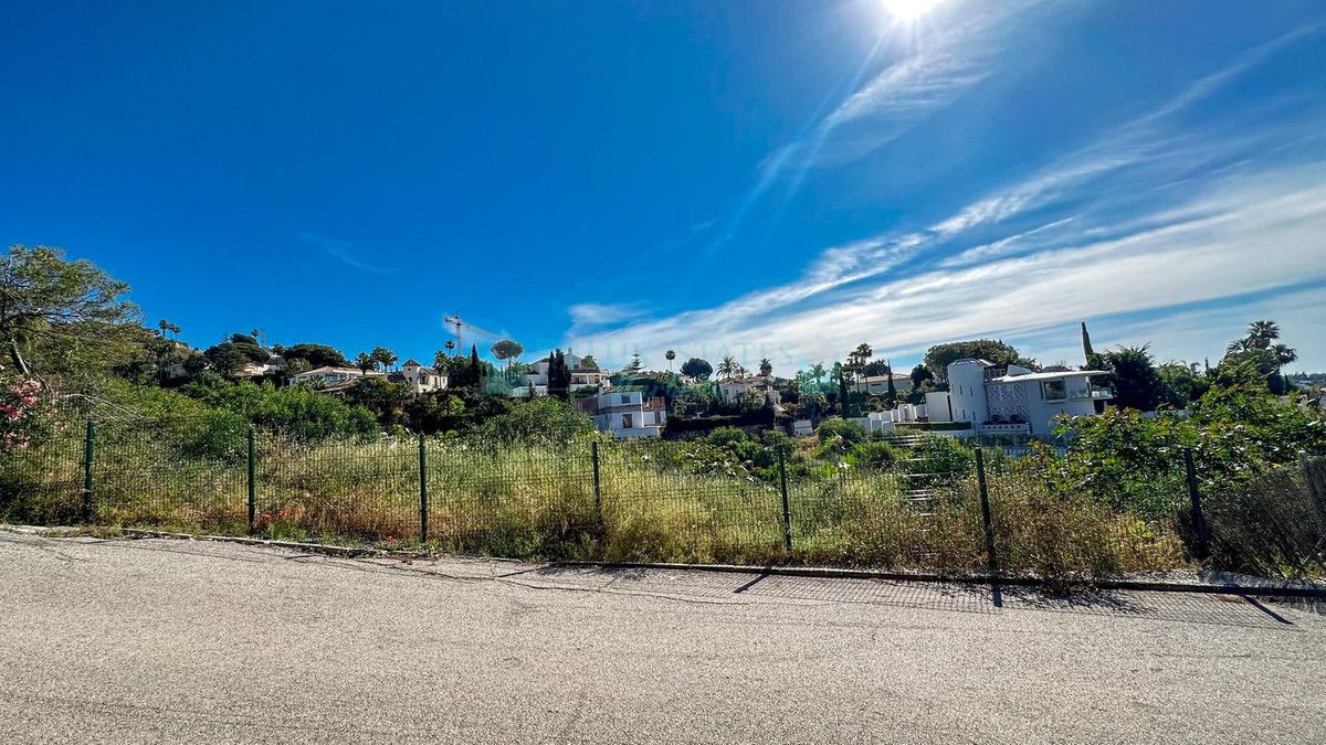 Residential Plot for sale in El Paraiso, Estepona