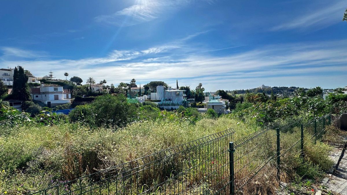Residential Plot for sale in El Paraiso, Estepona