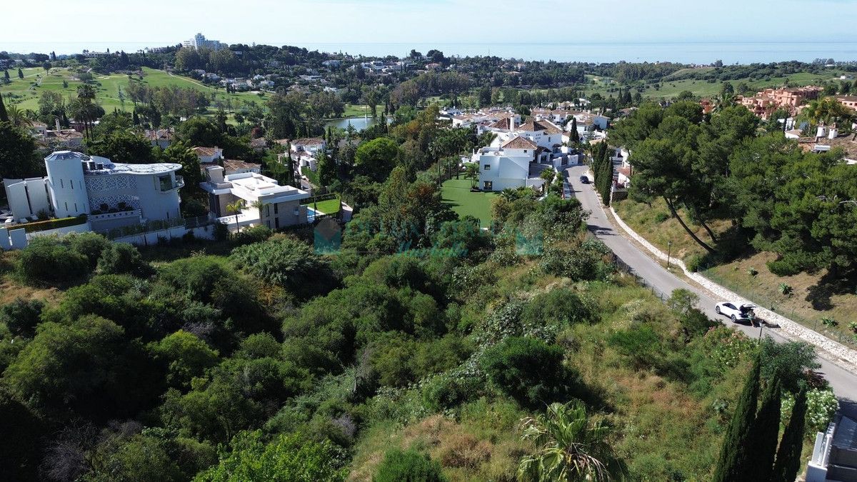 Residential Plot for sale in El Paraiso, Estepona