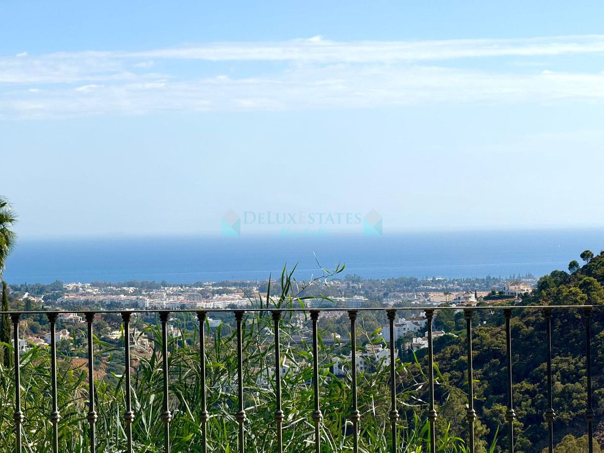 Villa for sale in El Madroñal, Benahavis