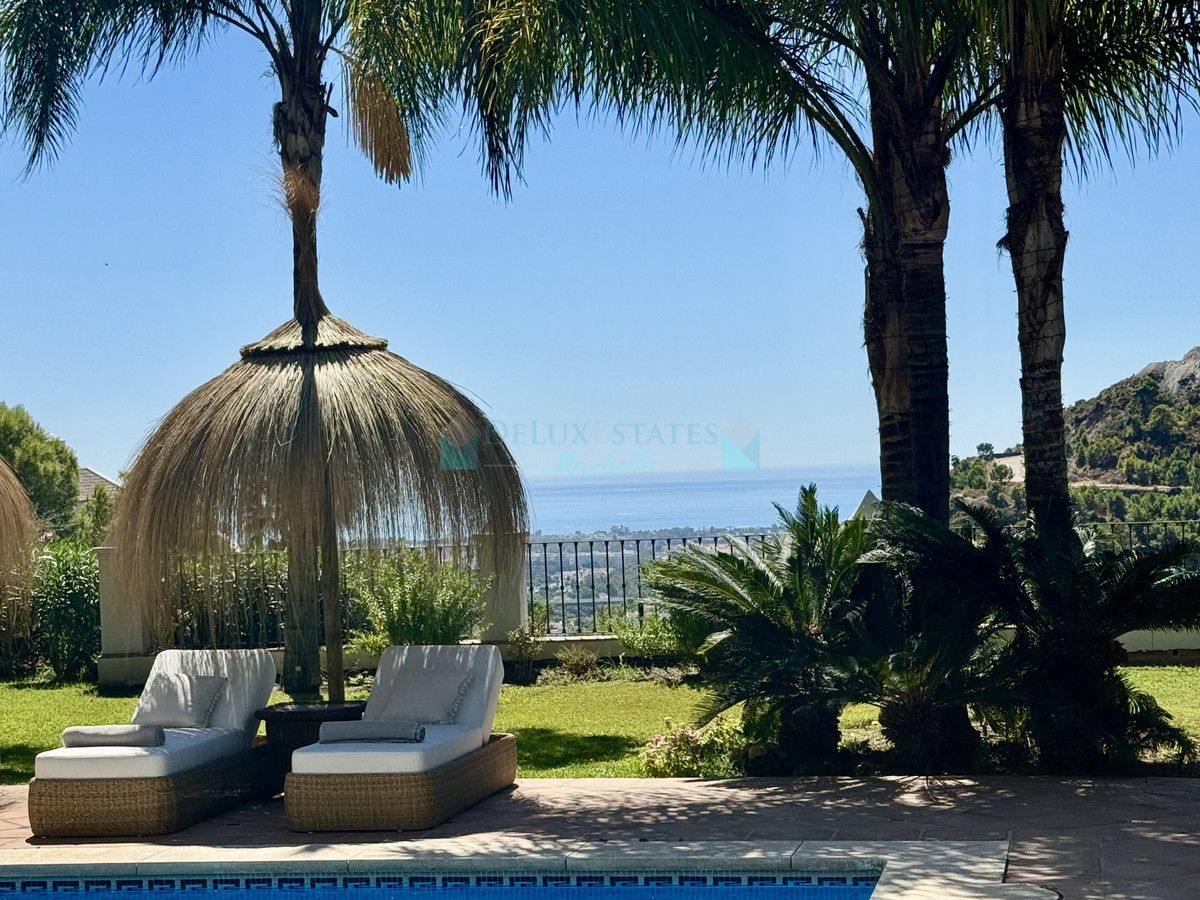 Villa for sale in El Madroñal, Benahavis