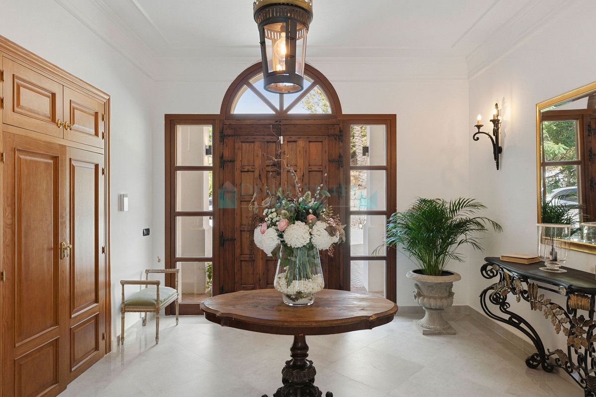 Villa for sale in El Madroñal, Benahavis