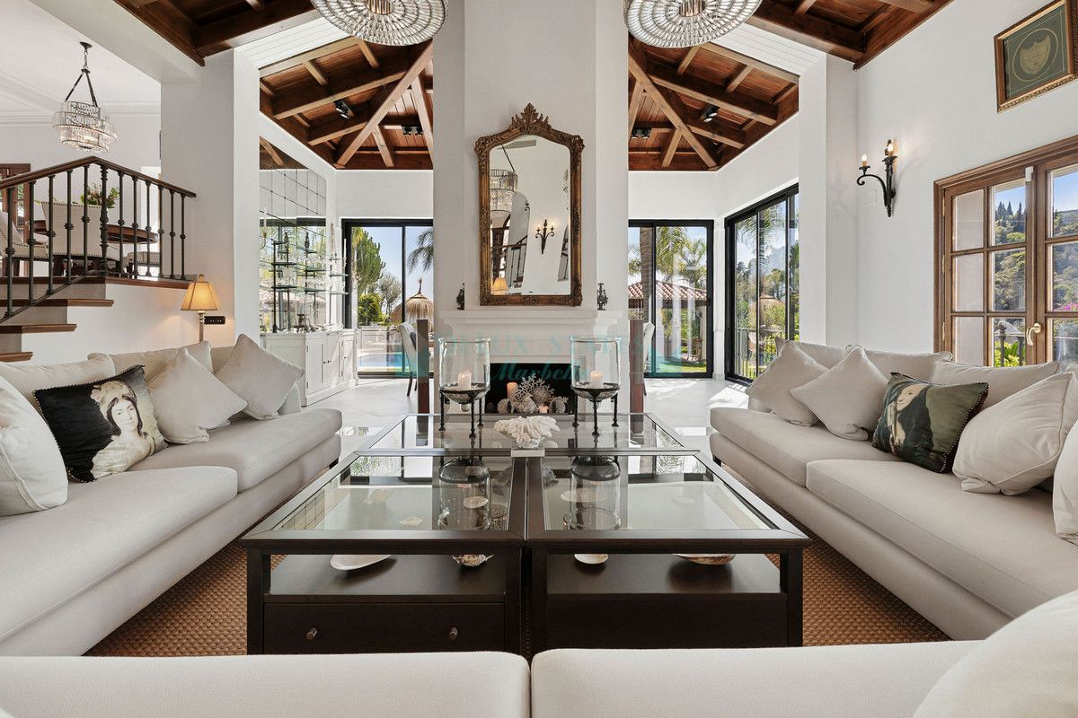 Villa for sale in El Madroñal, Benahavis