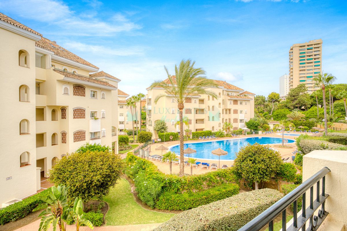 Apartment for sale in Elviria, Marbella East