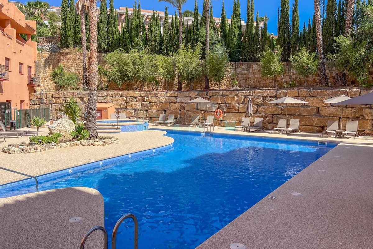Apartment for sale in Benahavis